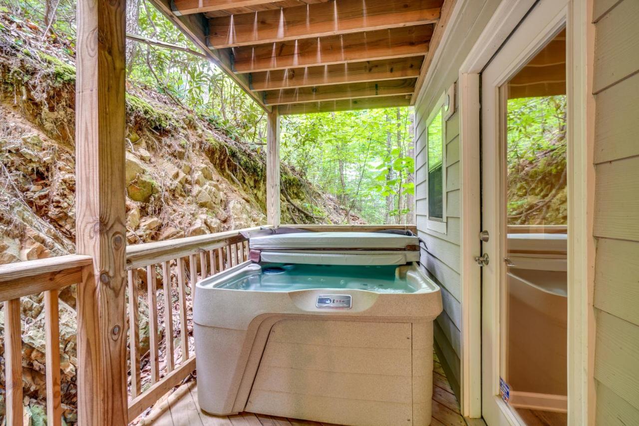 Holiday home Vacation Balcony With Hot Tub!